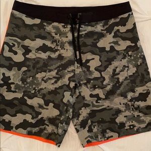 Reebok CrossFit shorts men’s Sz 38 Camo/orange